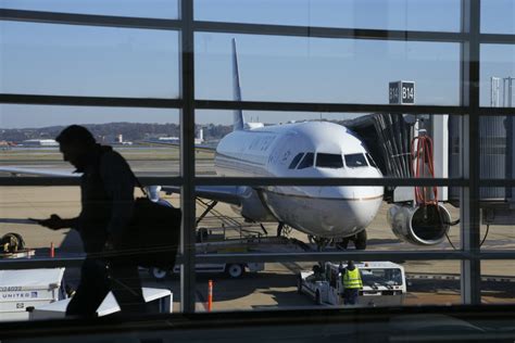 To speed up boarding, United Airlines starts seating passengers with window seats first in economy